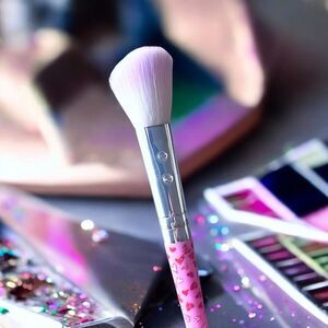 SLMISSGLAM Heart Angled Blush Brush GB01 Retails for $23 New Without Box